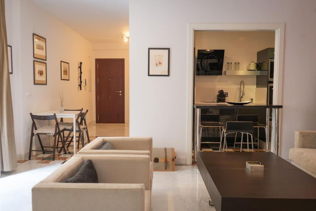 Apartamento Nuevo Junto A La Catedral De Sevilla Екстериор снимка
